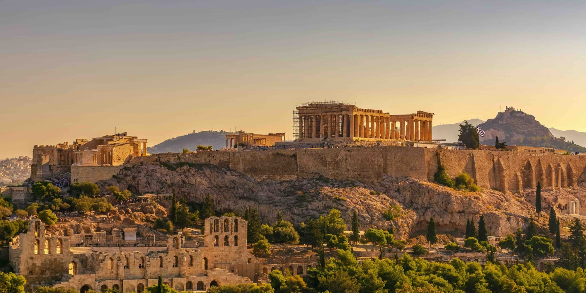 Le Parthénon et l’Acropole d’Athènes dans la lumière dorée du soir