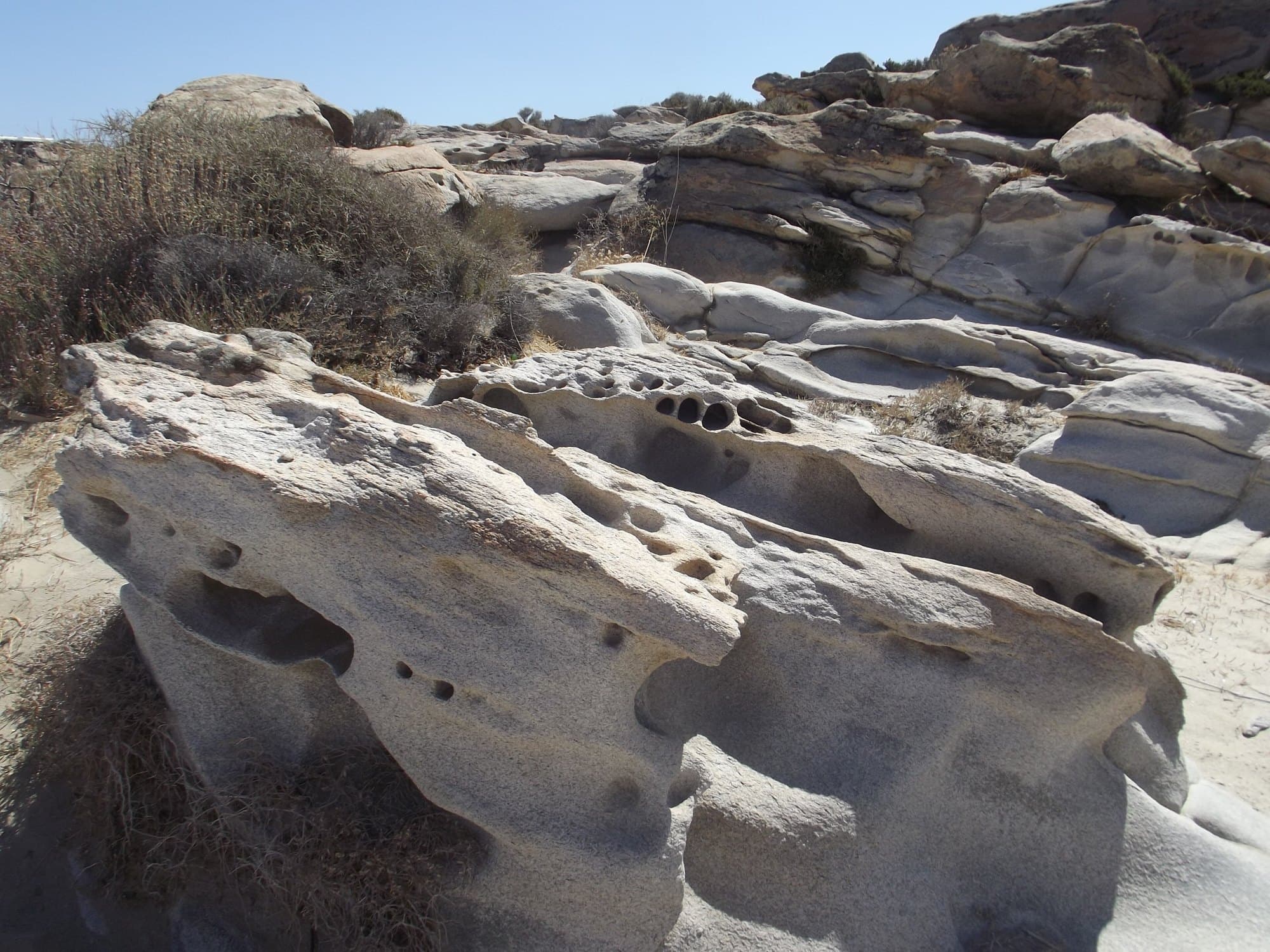 Rochers de granit sculptés par le vent à Kolymbithres, Paros