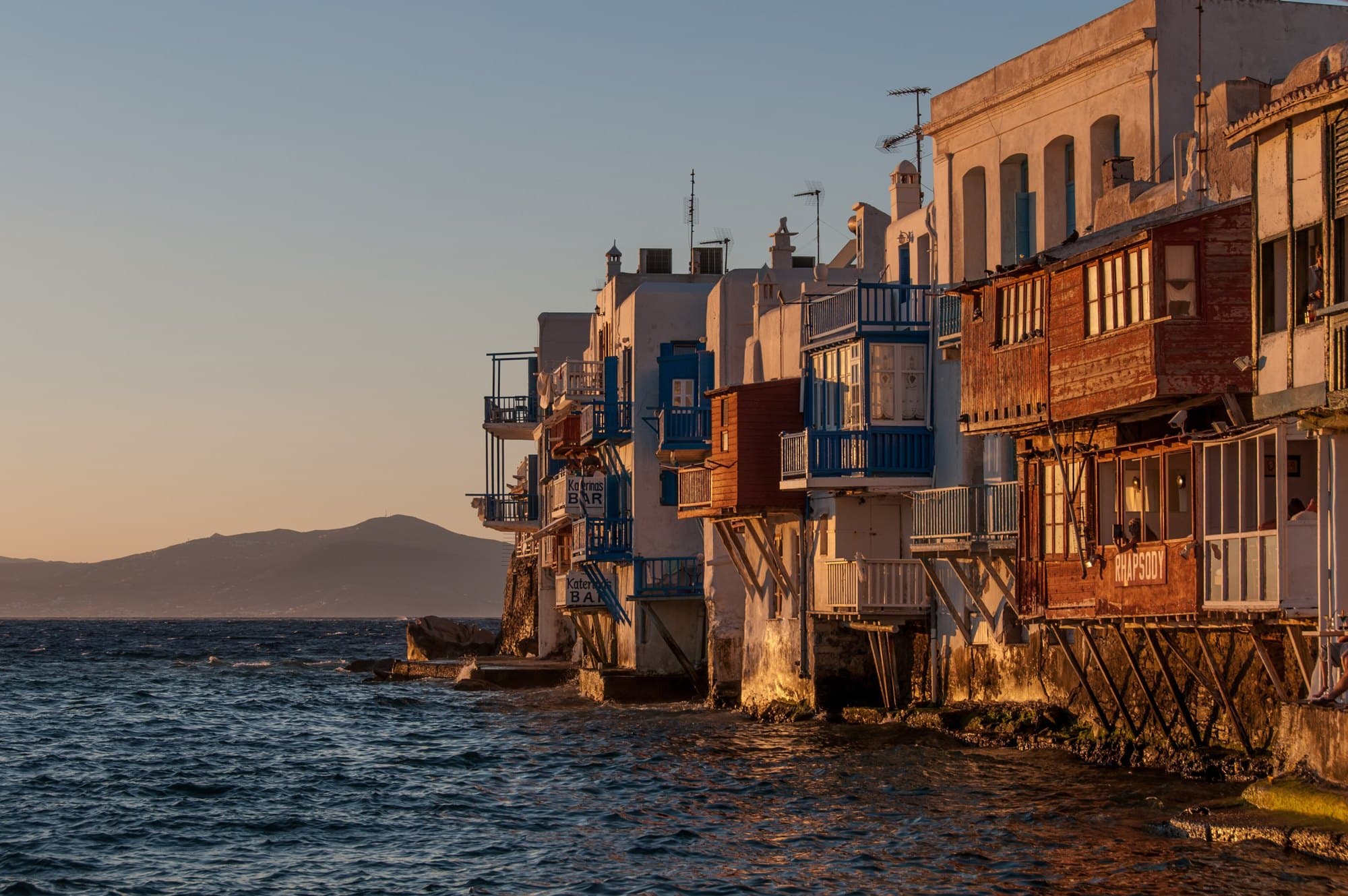 Les maisons de Little Venice au coucher du soleil, à Mykonos